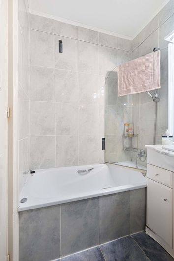 Image No.30-3 Bed Townhouse for sale