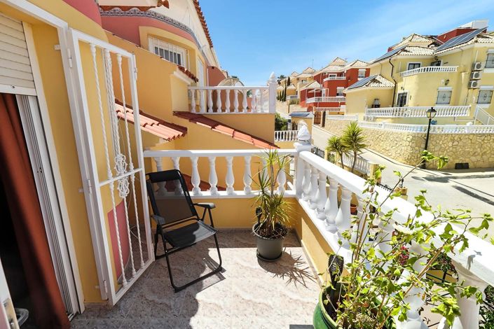 Image No.24-3 Bed Townhouse for sale