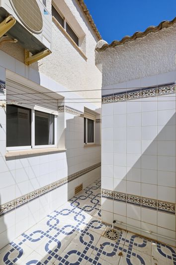 Image No.27-4 Bed Townhouse for sale