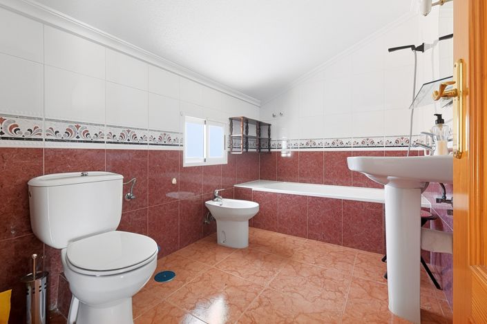 Image No.33-4 Bed Townhouse for sale