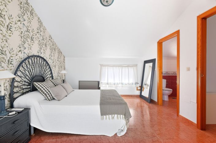 Image No.36-4 Bed Townhouse for sale
