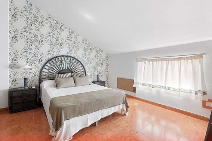 Image No.37-4 Bed Townhouse for sale