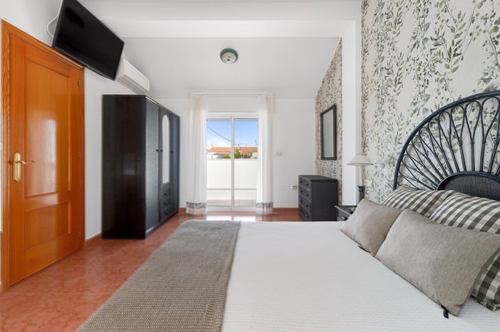 Image No.38-4 Bed Townhouse for sale