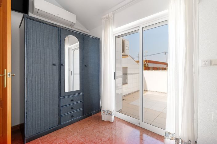 Image No.39-4 Bed Townhouse for sale