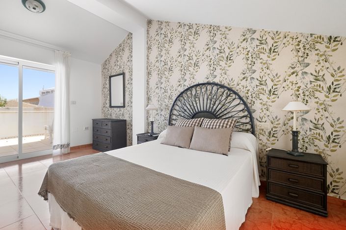 Image No.40-4 Bed Townhouse for sale
