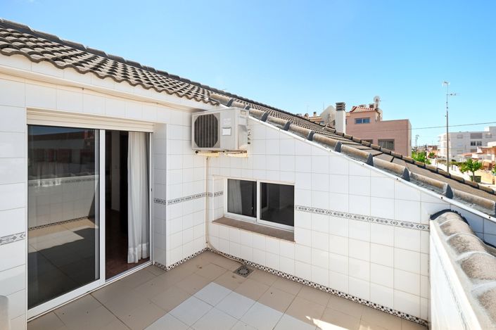 Image No.46-4 Bed Townhouse for sale