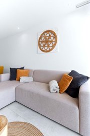 280532groundfloorapartmentwithcommunalpooline