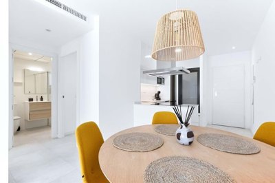 280532groundfloorapartmentwithcommunalpooline
