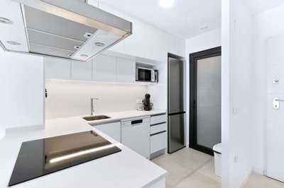 280532groundfloorapartmentwithcommunalpooline