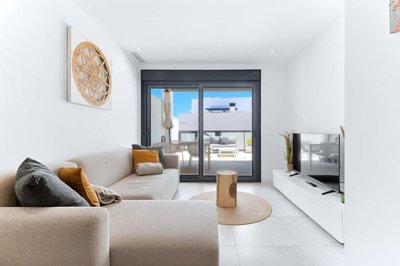 280532groundfloorapartmentwithcommunalpooline