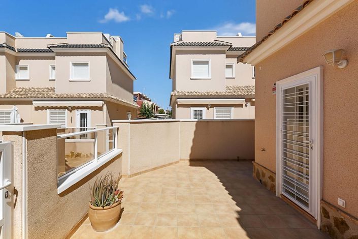 Image No.13-3 Bed Townhouse for sale