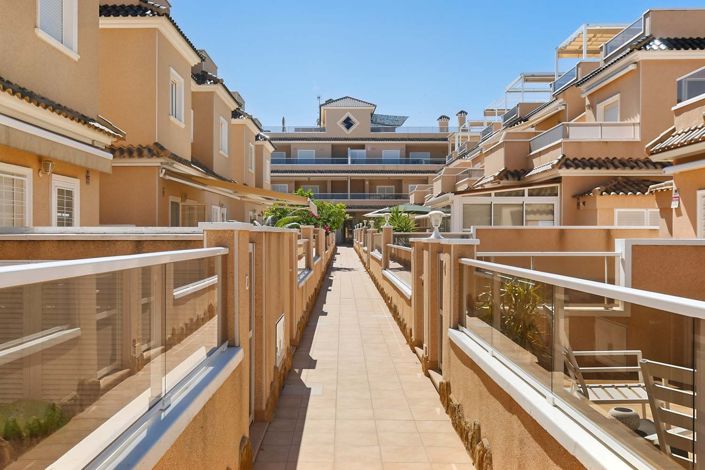 Image No.15-3 Bed Townhouse for sale