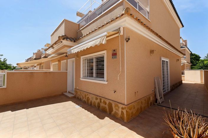 Image No.19-3 Bed Townhouse for sale