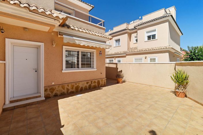 Image No.20-3 Bed Townhouse for sale