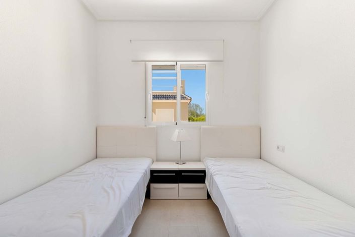 Image No.30-3 Bed Townhouse for sale