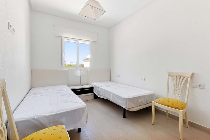 Image No.31-3 Bed Townhouse for sale