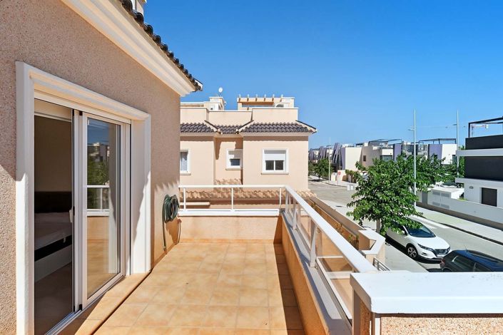 Image No.42-3 Bed Townhouse for sale