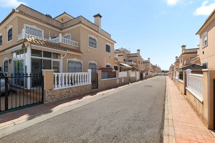 Image No.50-2 Bed Semi-Detached for sale