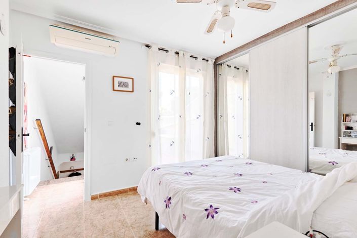 Image No.21-2 Bed Townhouse for sale