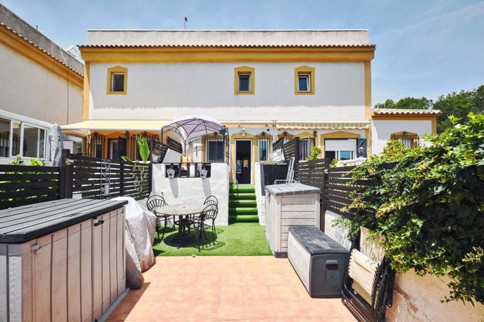 Image No.33-2 Bed Townhouse for sale