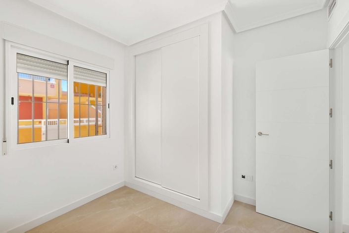 Image No.21-2 Bed Apartment for sale