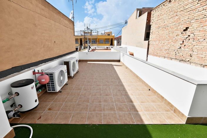 Image No.31-2 Bed Townhouse for sale