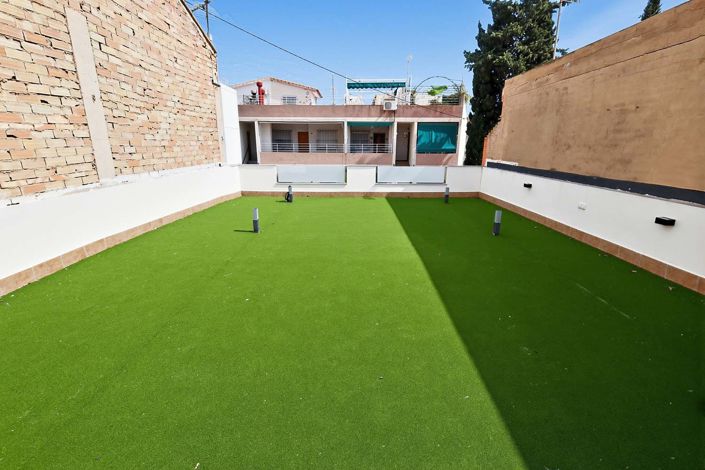 Image No.33-2 Bed Townhouse for sale