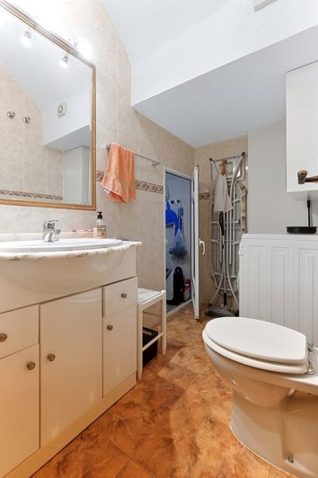Image No.12-2 Bed Property for sale