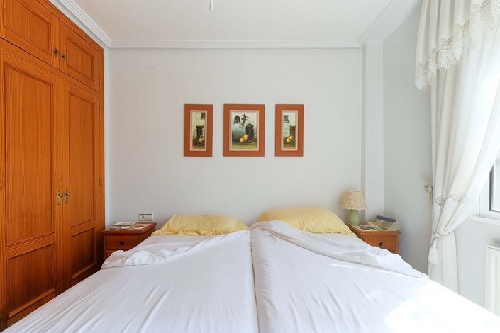 Image No.17-2 Bed Property for sale