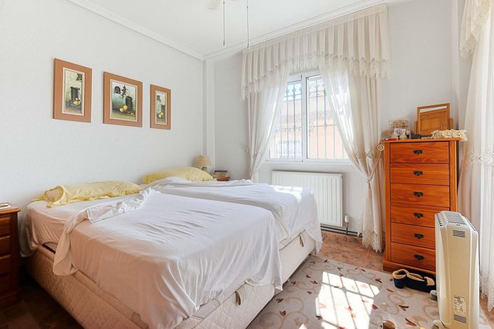 Image No.18-2 Bed Property for sale