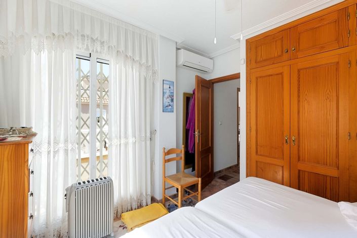 Image No.20-2 Bed Property for sale
