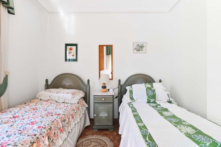 Image No.24-2 Bed Property for sale