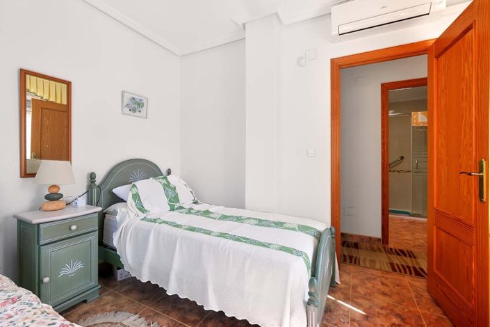 Image No.25-2 Bed Property for sale