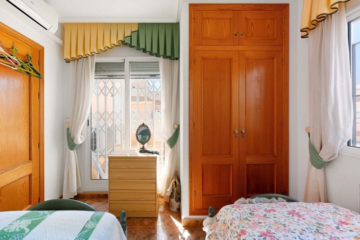 Image No.27-2 Bed Property for sale