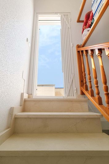 Image No.32-2 Bed Property for sale