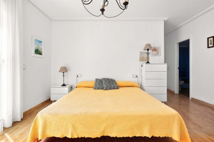 Image No.20-3 Bed Apartment for sale