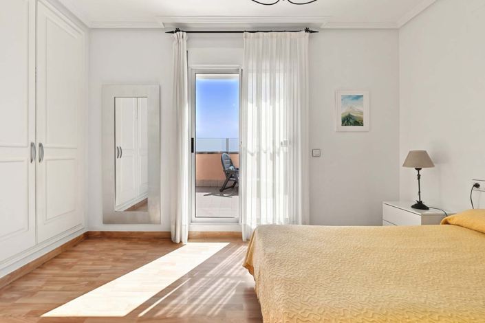 Image No.21-3 Bed Apartment for sale