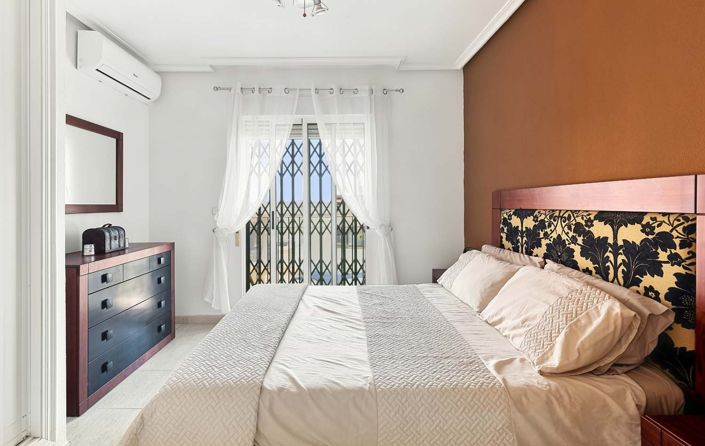 Image No.13-2 Bed Townhouse for sale