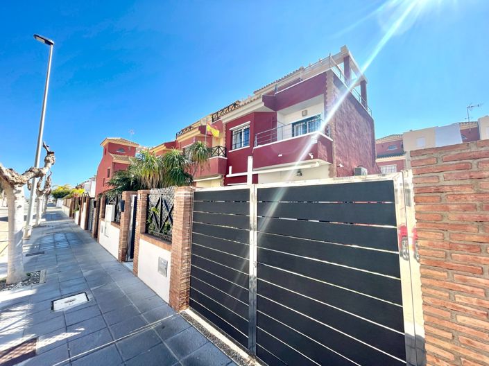 Image No.14-4 Bed Townhouse for sale