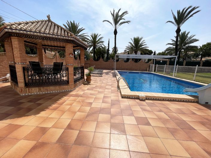Image No.6-8 Bed Villa for sale