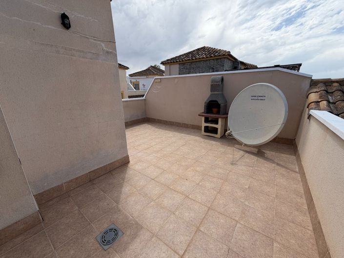 Image No.26-2 Bed Townhouse for sale