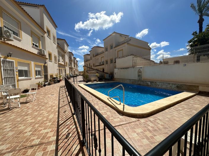 Image No.32-2 Bed Townhouse for sale