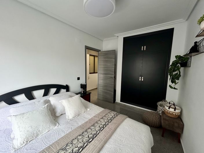 Image No.18-3 Bed Apartment for sale