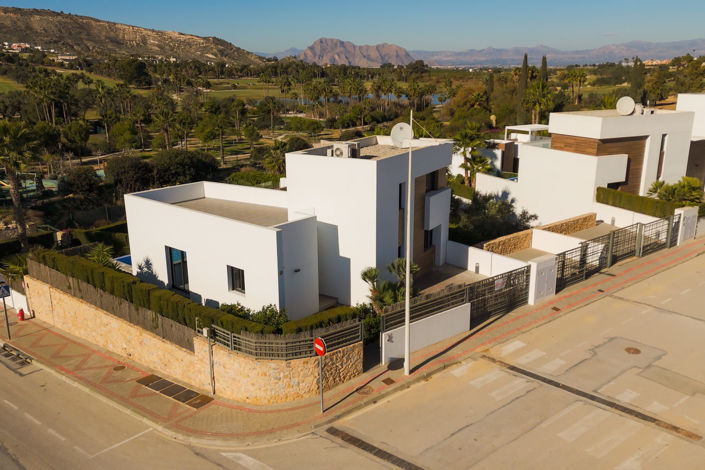 Image No.2-4 Bed Villa for sale