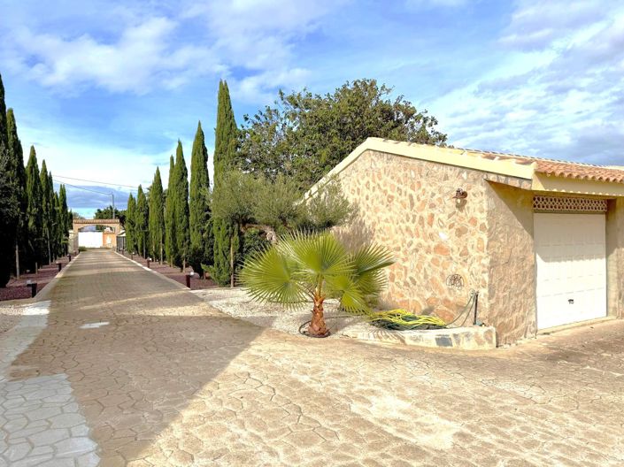 Image No.2-3 Bed Villa for sale