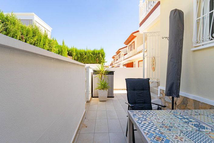 Image No.21-3 Bed Townhouse for sale