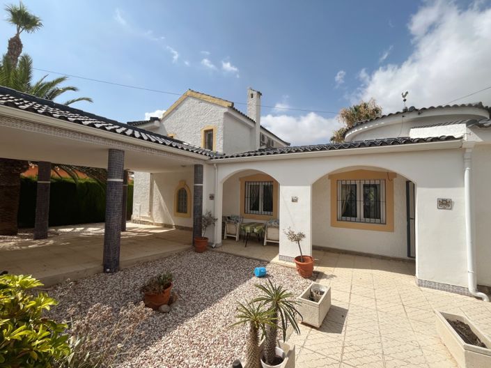 Image No.2-Villa de 4 chambres à vendre à Ciudad Quesada