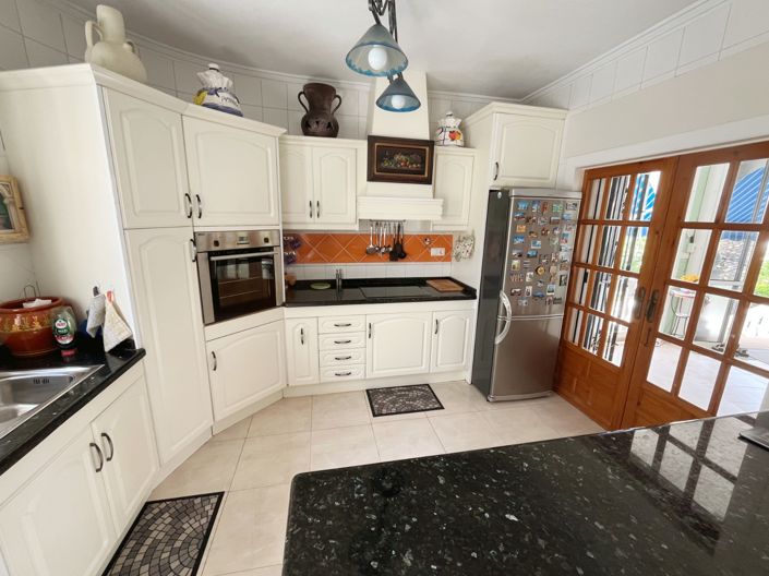 Image No.10-6 Bed Villa for sale