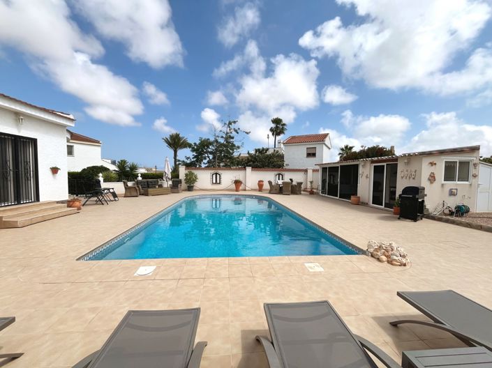 Image No.2-Villa de 4 chambres à vendre à Ciudad Quesada