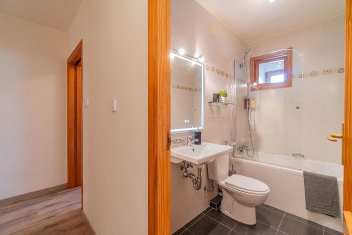 Image No.12-3 Bed Apartment for sale